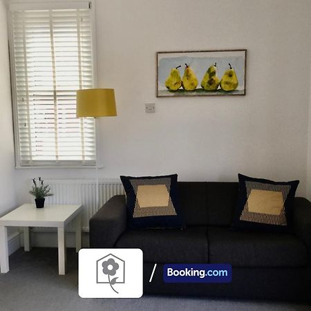 Netley Village Apartment By Your Stay Solutions Short Lets & Serviced Accommodation Netley Southampton With Free Wi-Fi Hamble-le-Rice Exterior foto